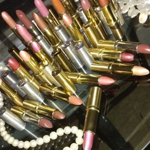 L'OREAL lip sticks,Vintage 8 each or 80 for ALL!!